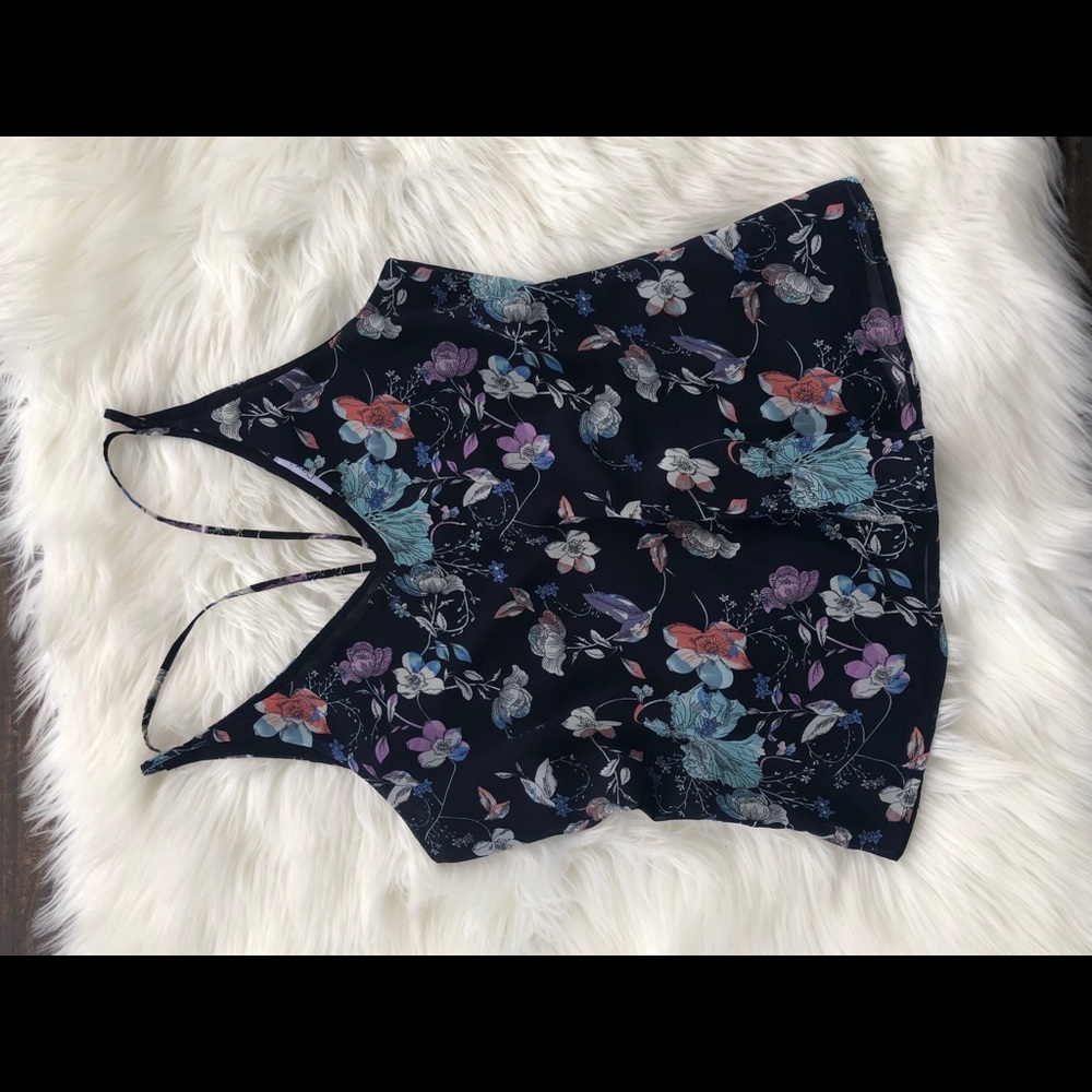🌸 3 for $12 Sleeveless Medium floral shirt - Picture 4 of 8